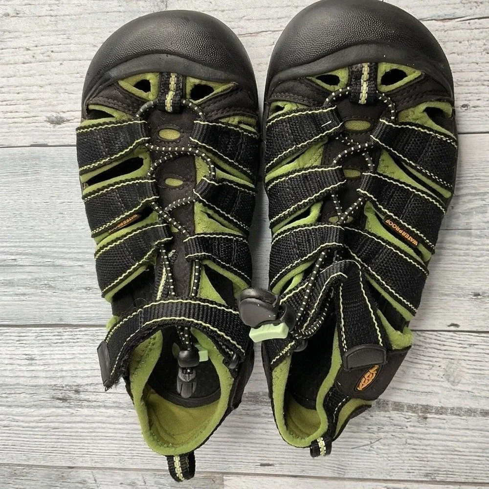 Keen Newport H2 Unisex Kids Green/Black‎ Waterproof Hiking Sandals Size Youth 2